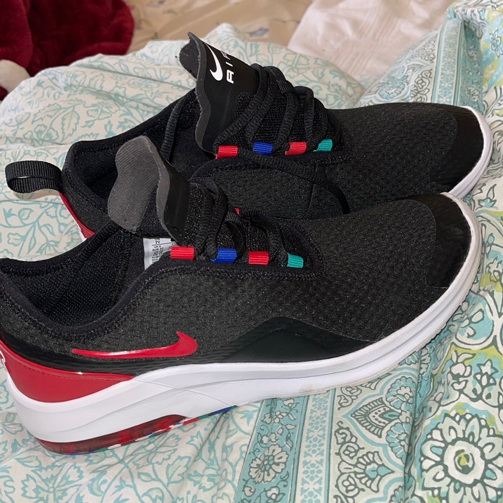 New Nike Sneakers EXCELLENT CONDITION